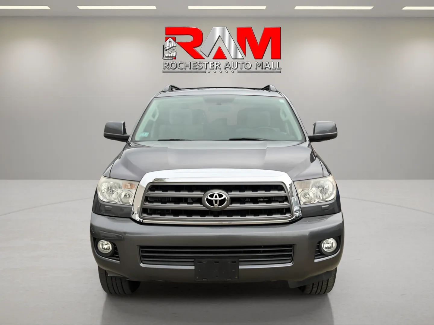 Toyota Sequoia photo 2