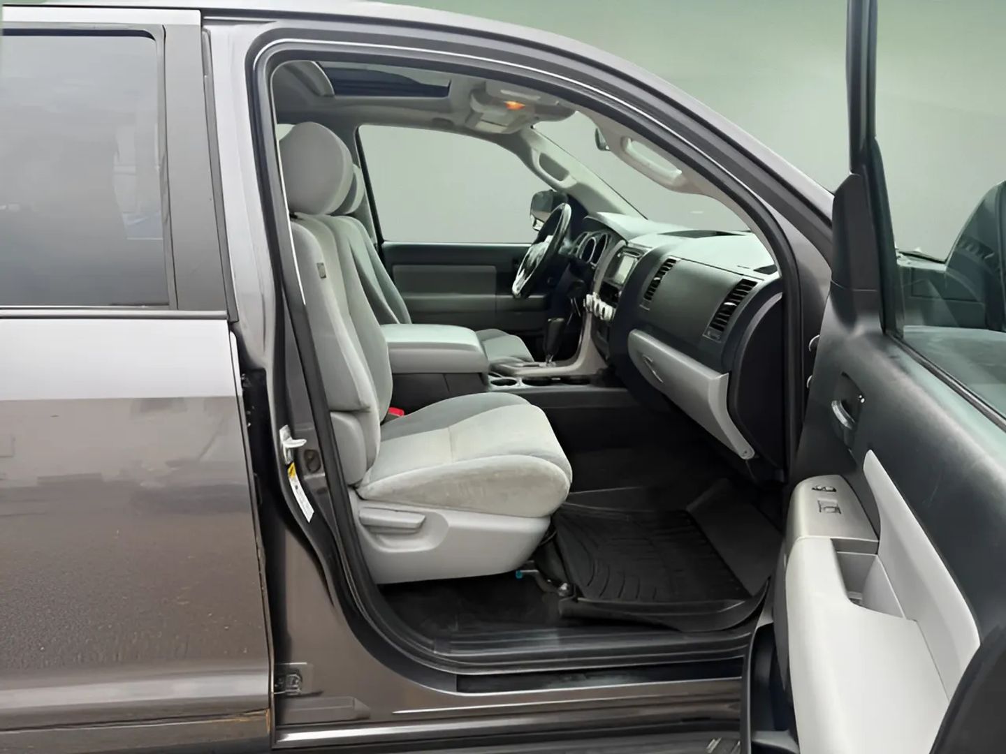 Toyota Sequoia photo 9