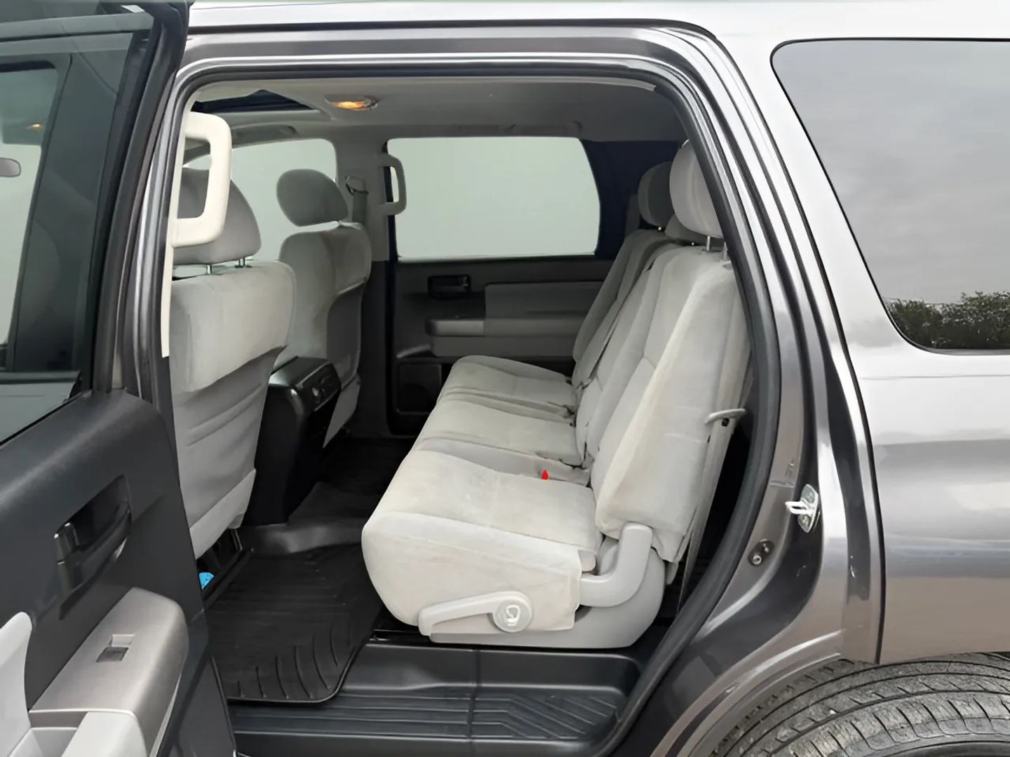 Toyota Sequoia photo 10