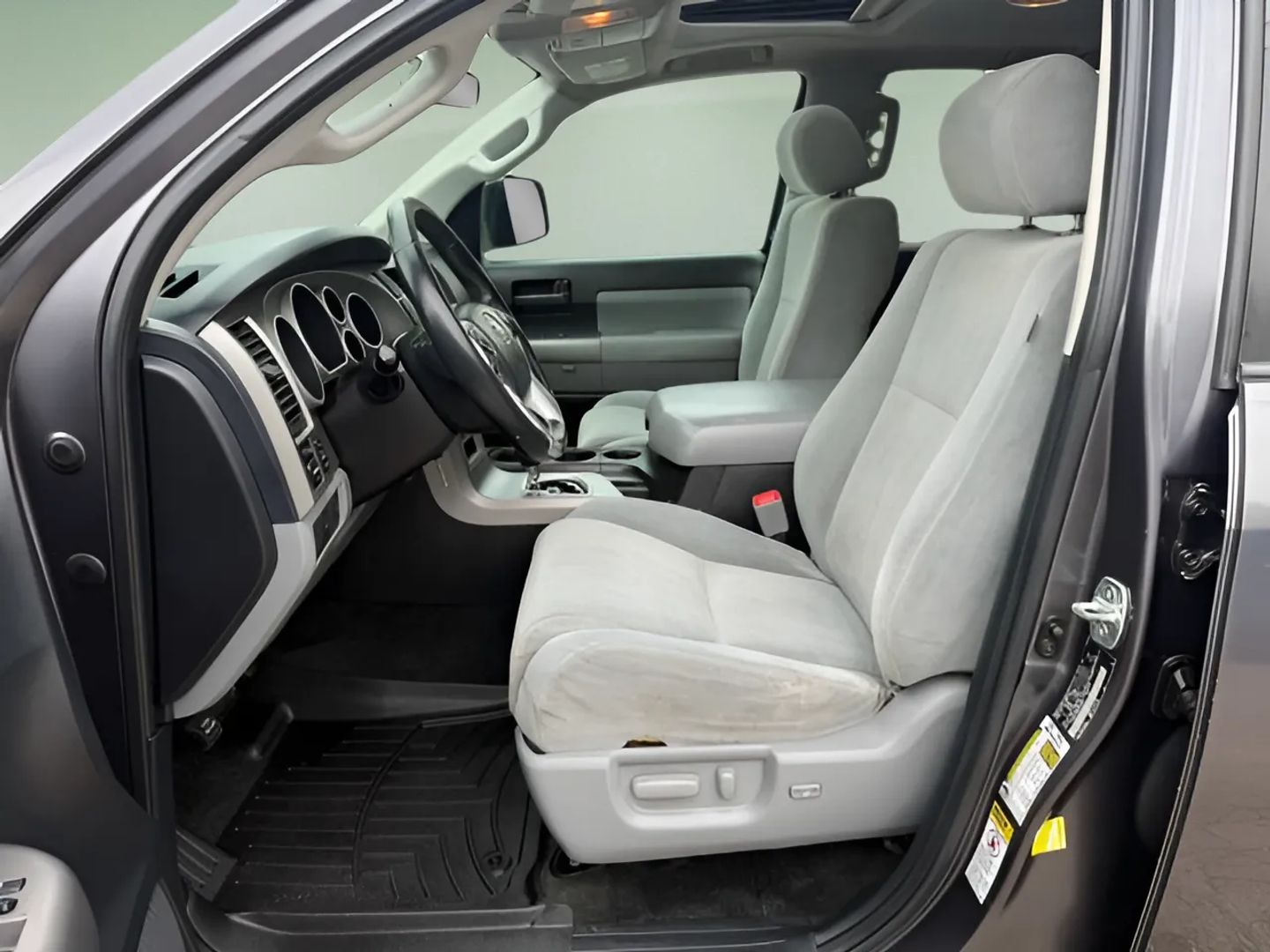 Toyota Sequoia photo 14