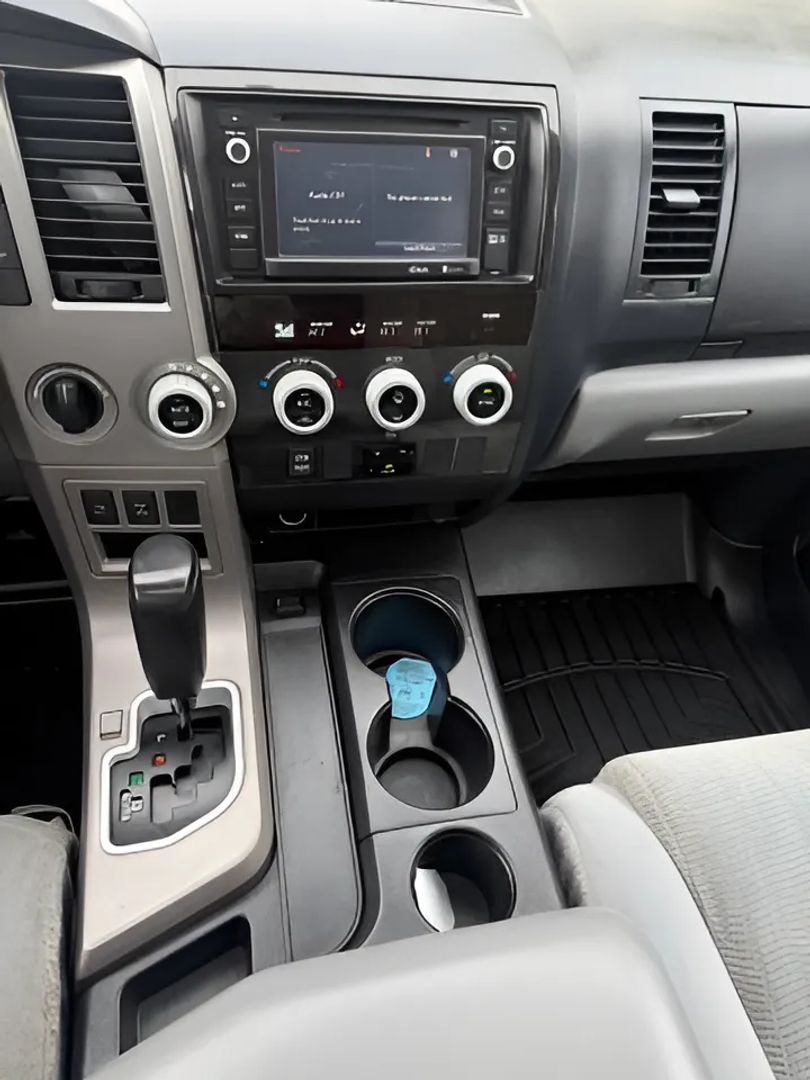 Toyota Sequoia photo 16