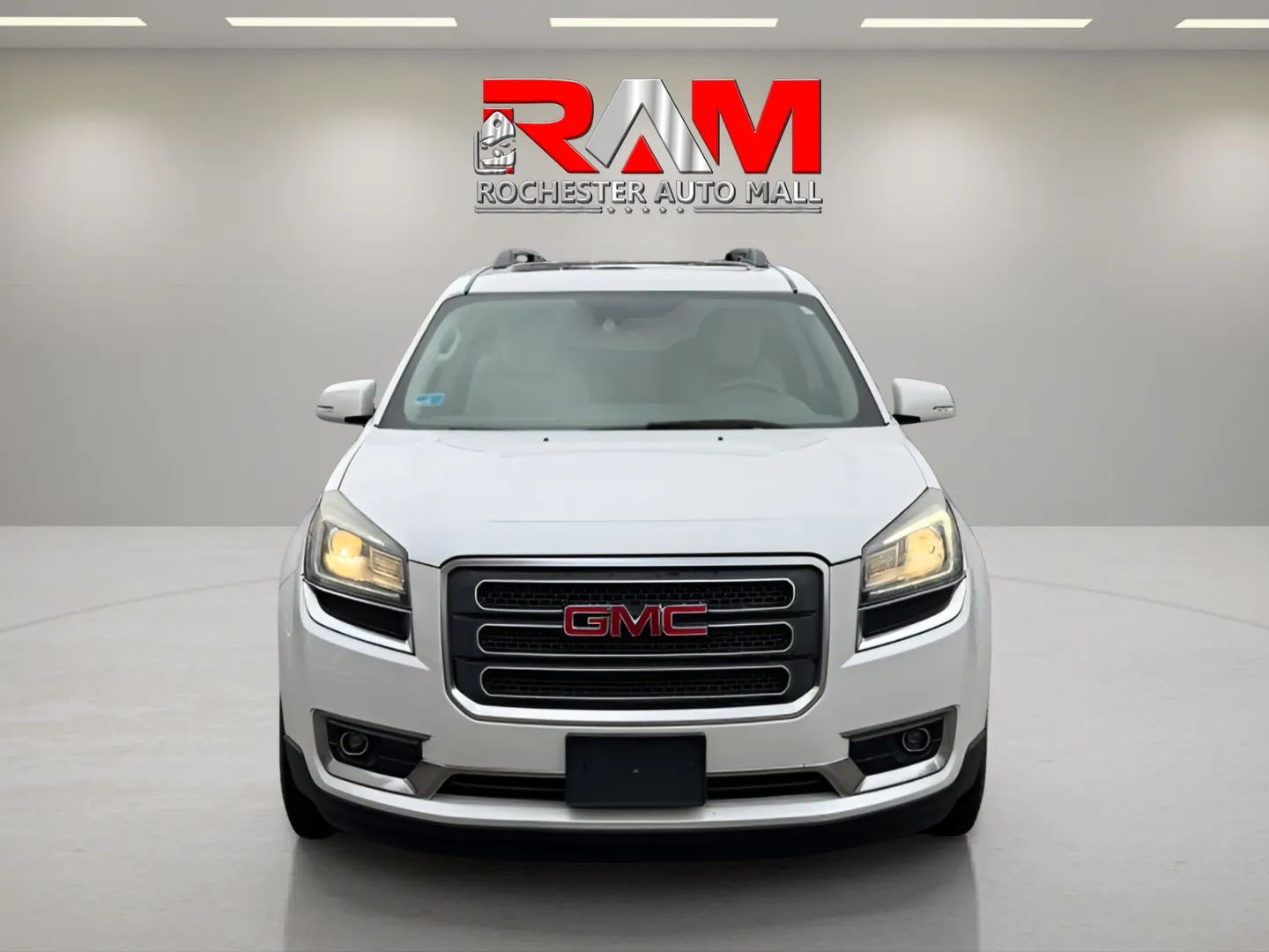 GMC Acadia photo 2