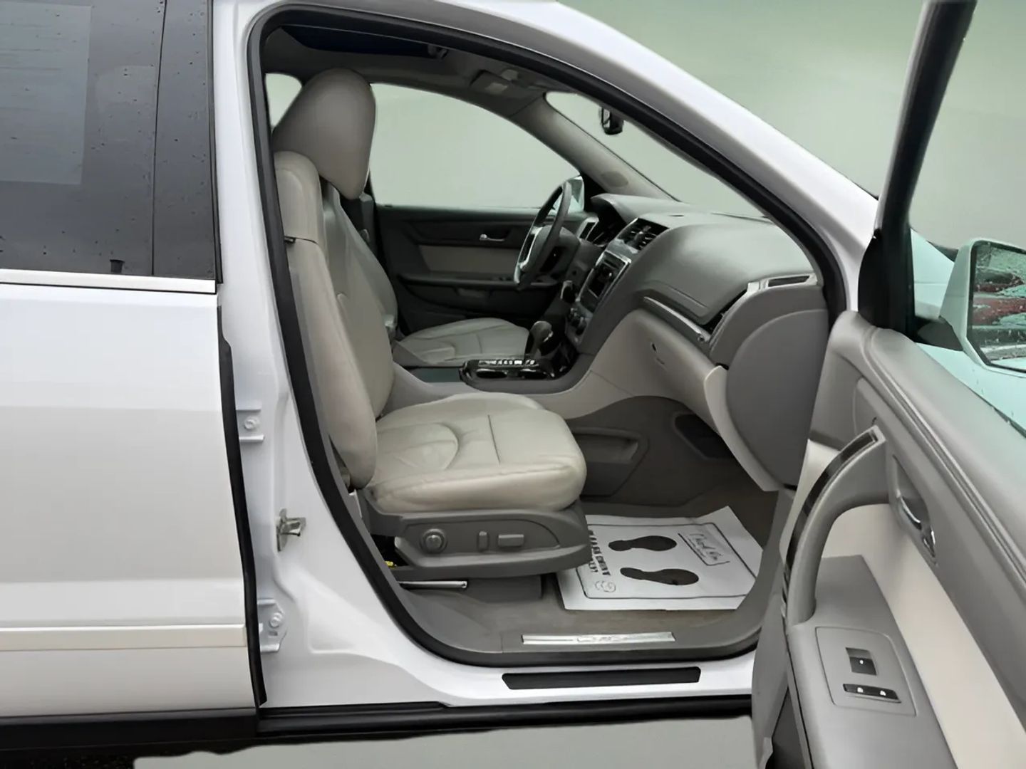 GMC Acadia photo 9
