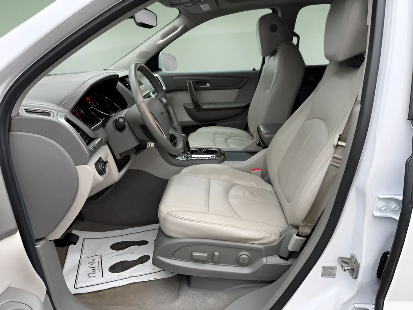 GMC Acadia photo 14