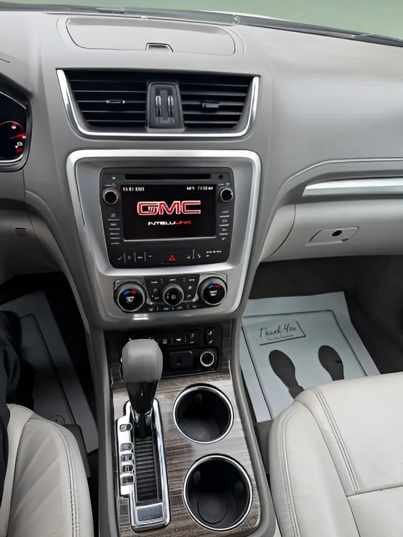 GMC Acadia photo 16