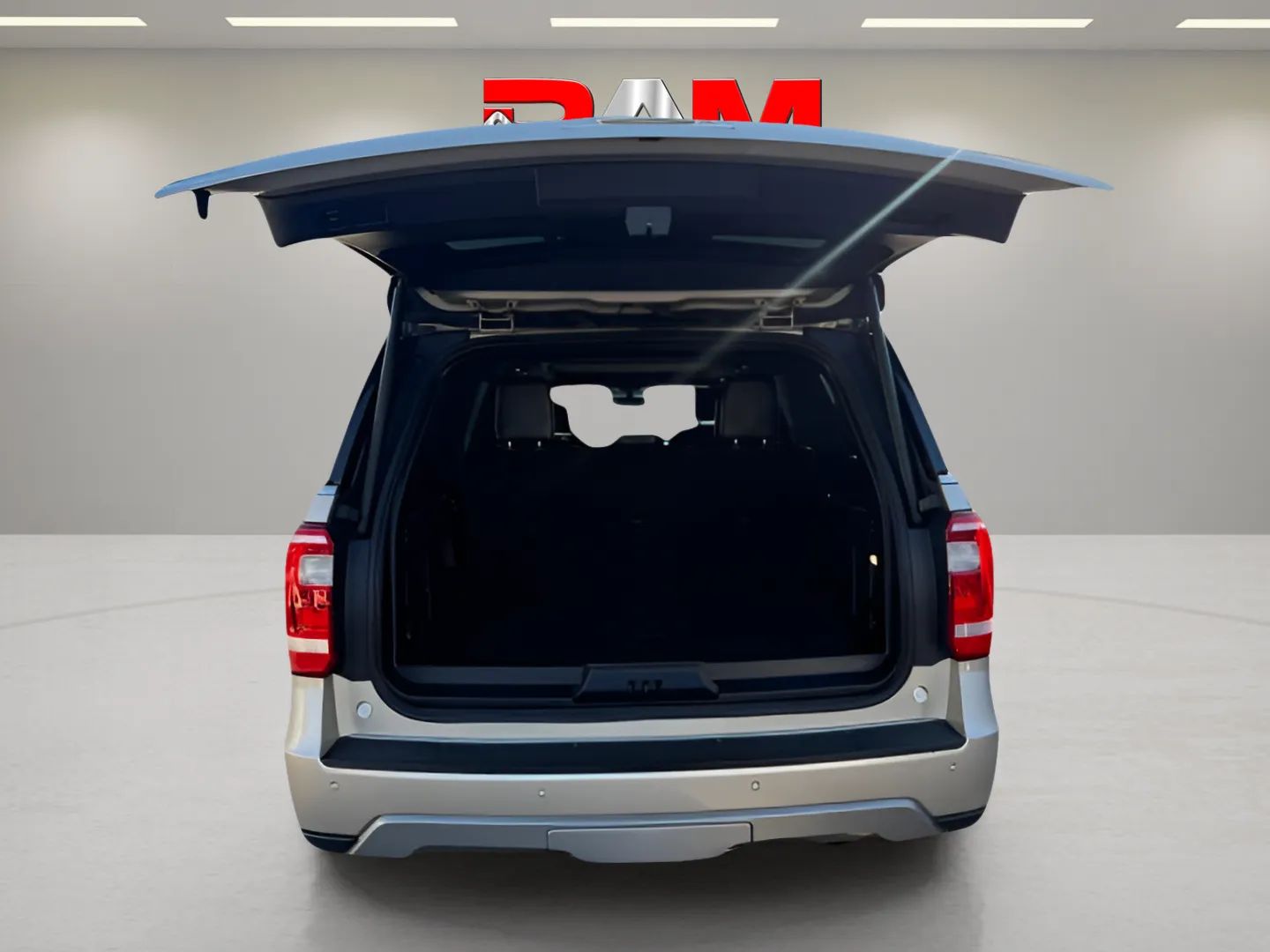 Ford Expedition MAX photo 7