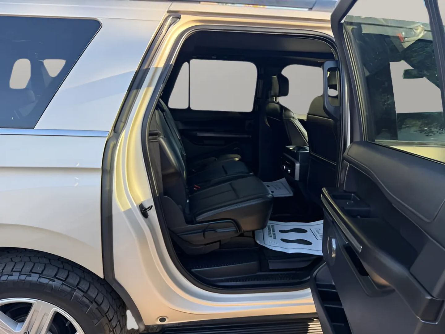 Ford Expedition MAX photo 8