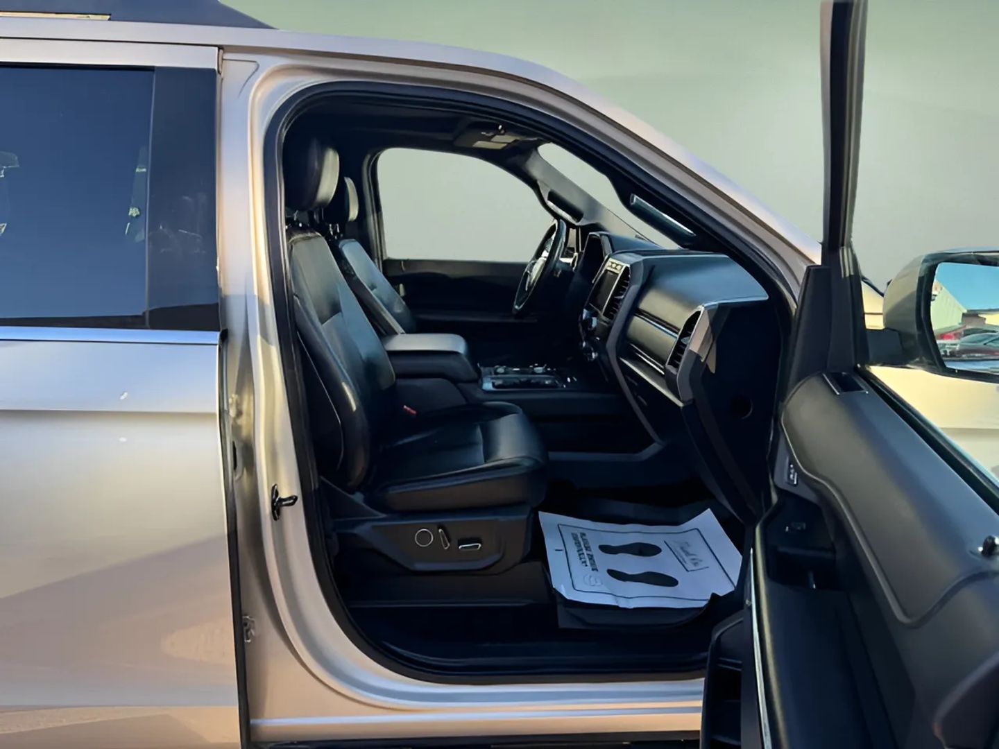 Ford Expedition MAX photo 9