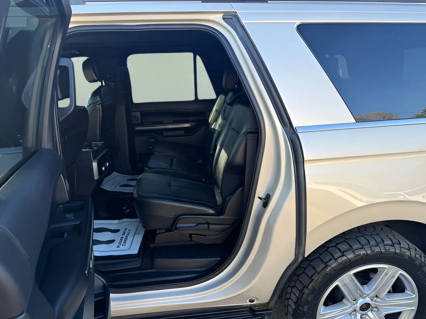 Ford Expedition MAX photo 10