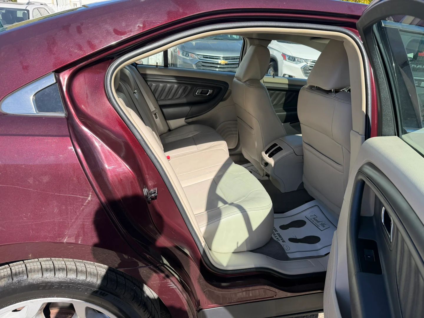 Ford Taurus photo 8