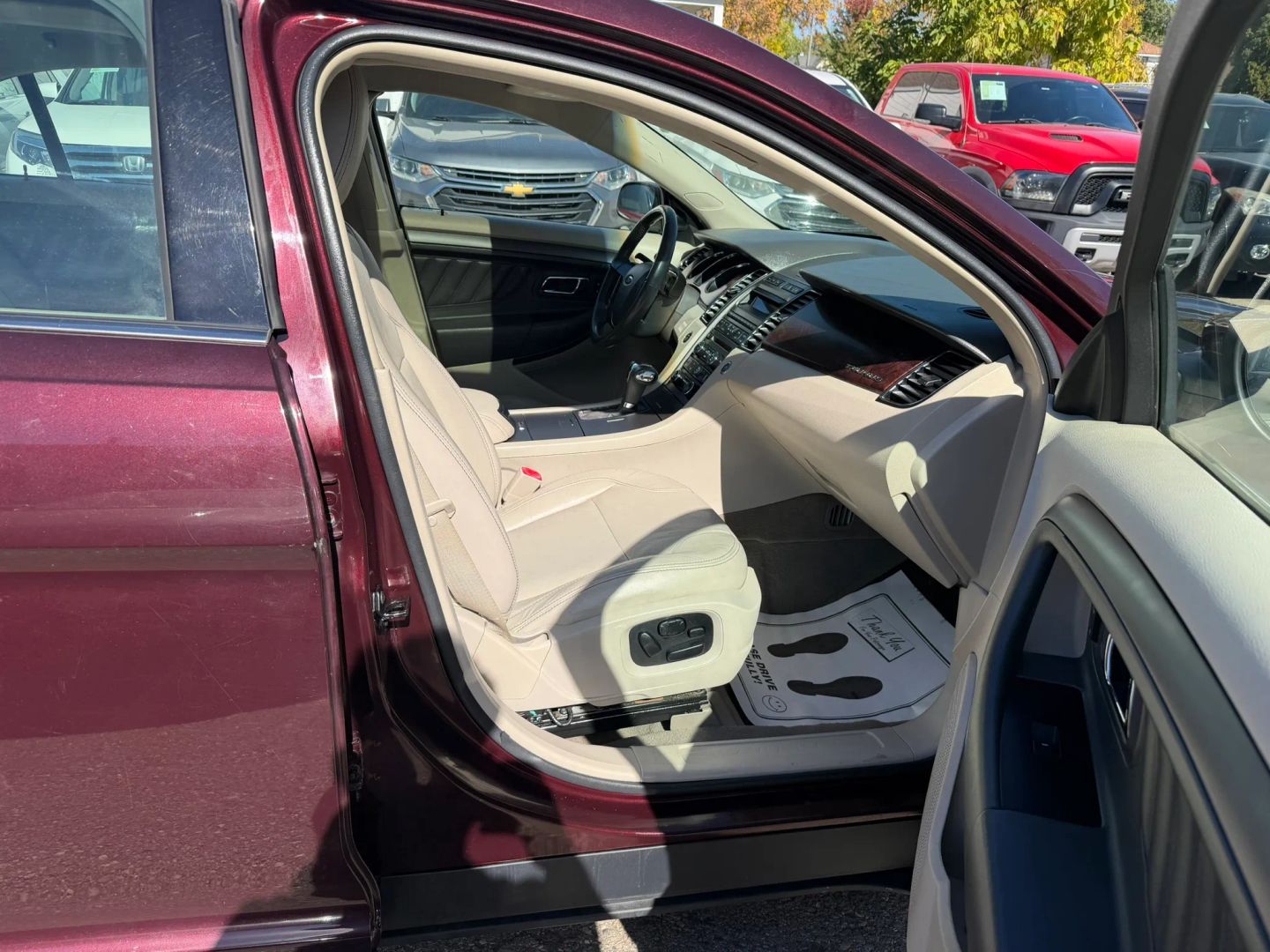 Ford Taurus photo 9