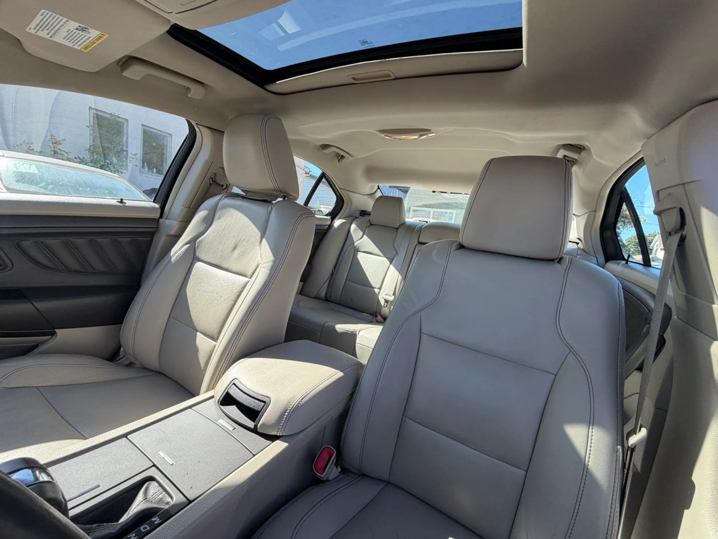 Ford Taurus photo 12