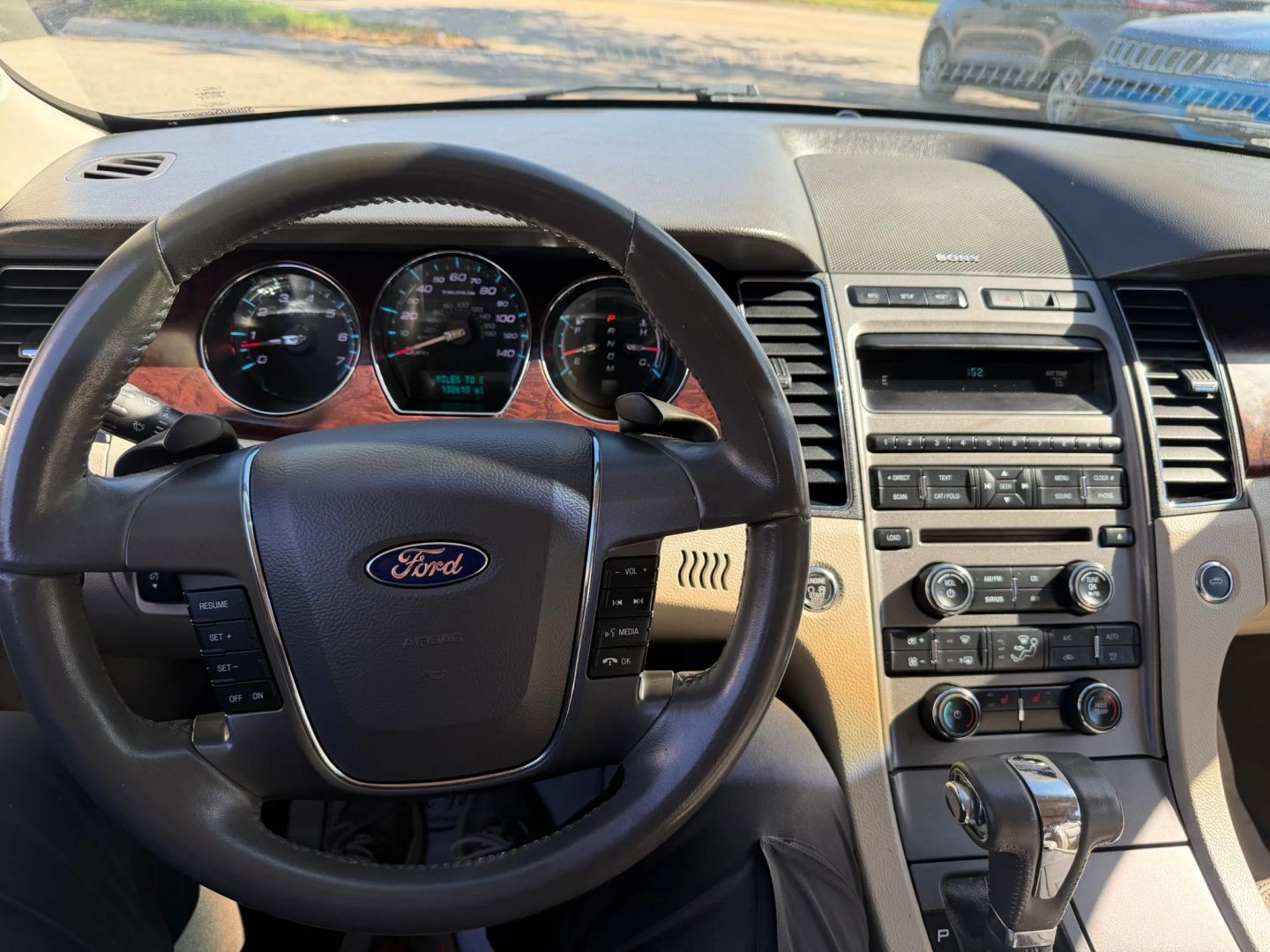 Ford Taurus photo 17
