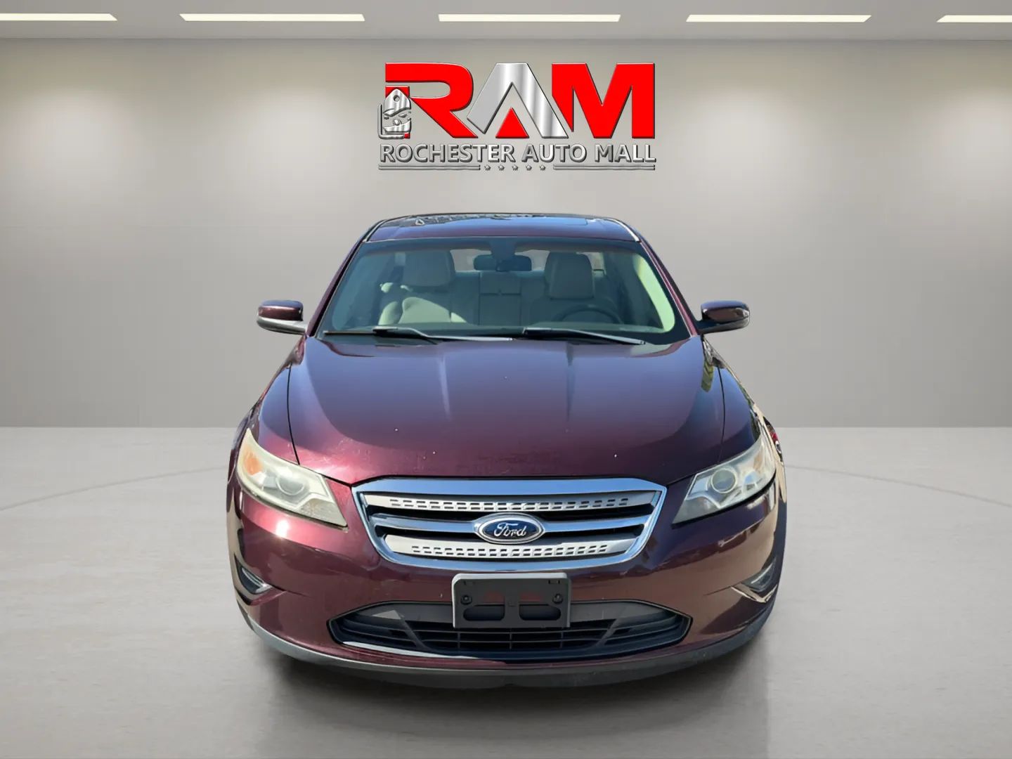 Photo 2 of this Ford Taurus