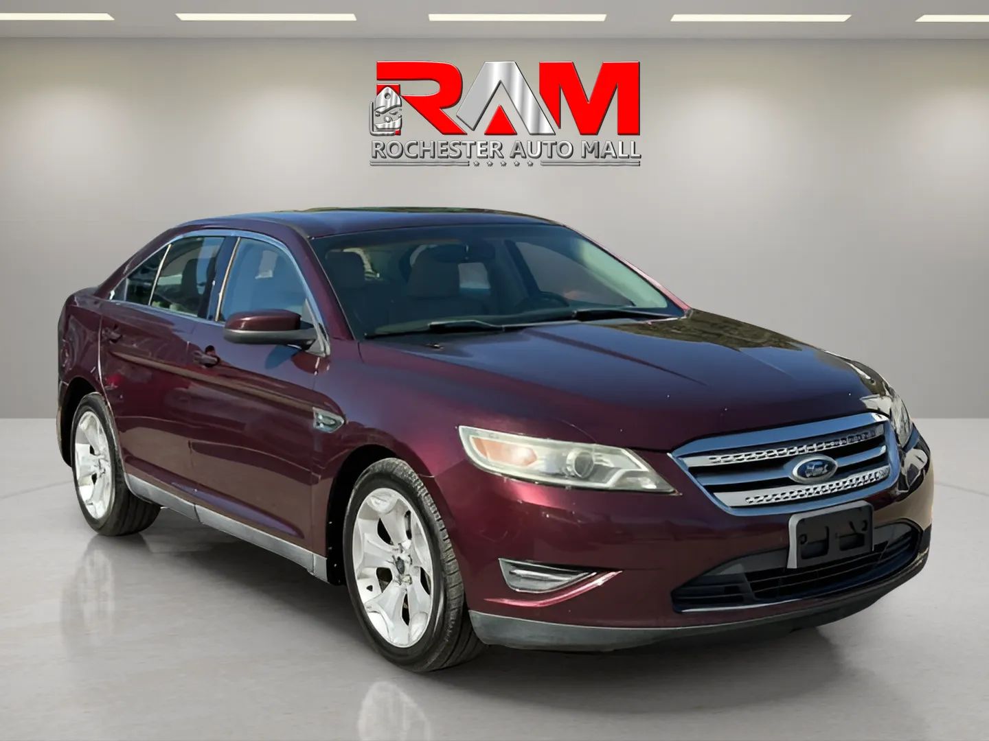 Photo 3 of this Ford Taurus