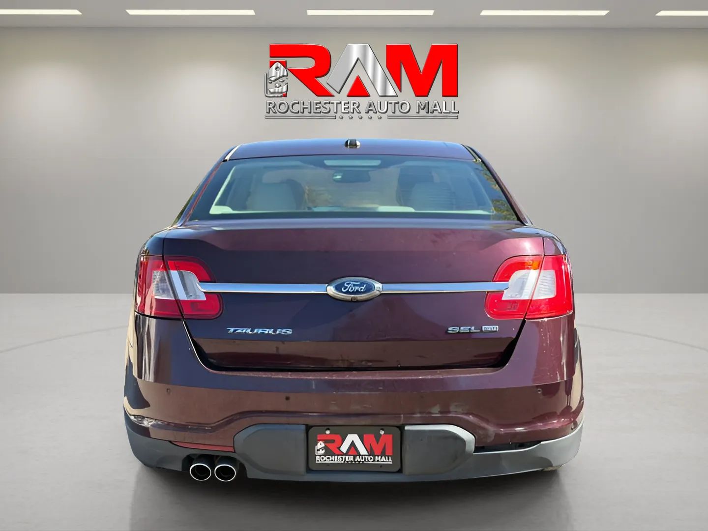 Photo 4 of this Ford Taurus