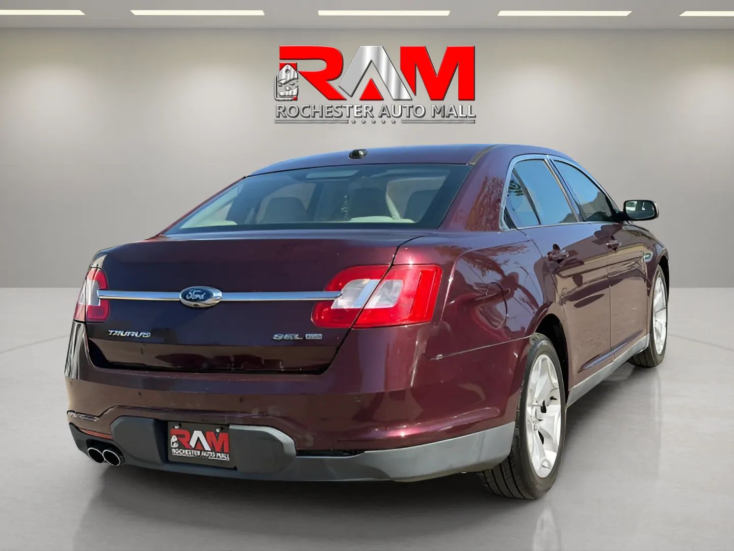 Photo 5 of this Ford Taurus