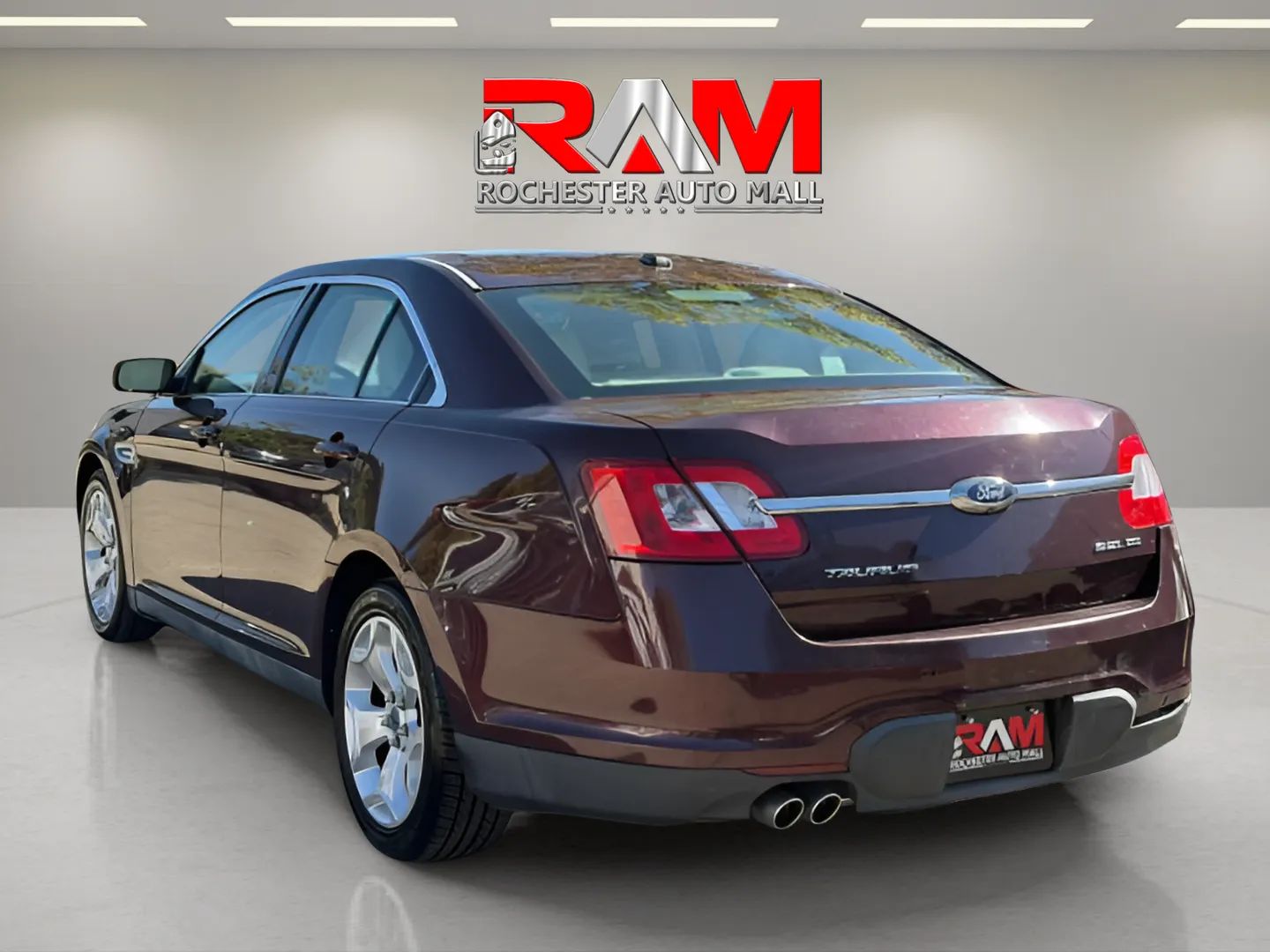 Photo 6 of this Ford Taurus