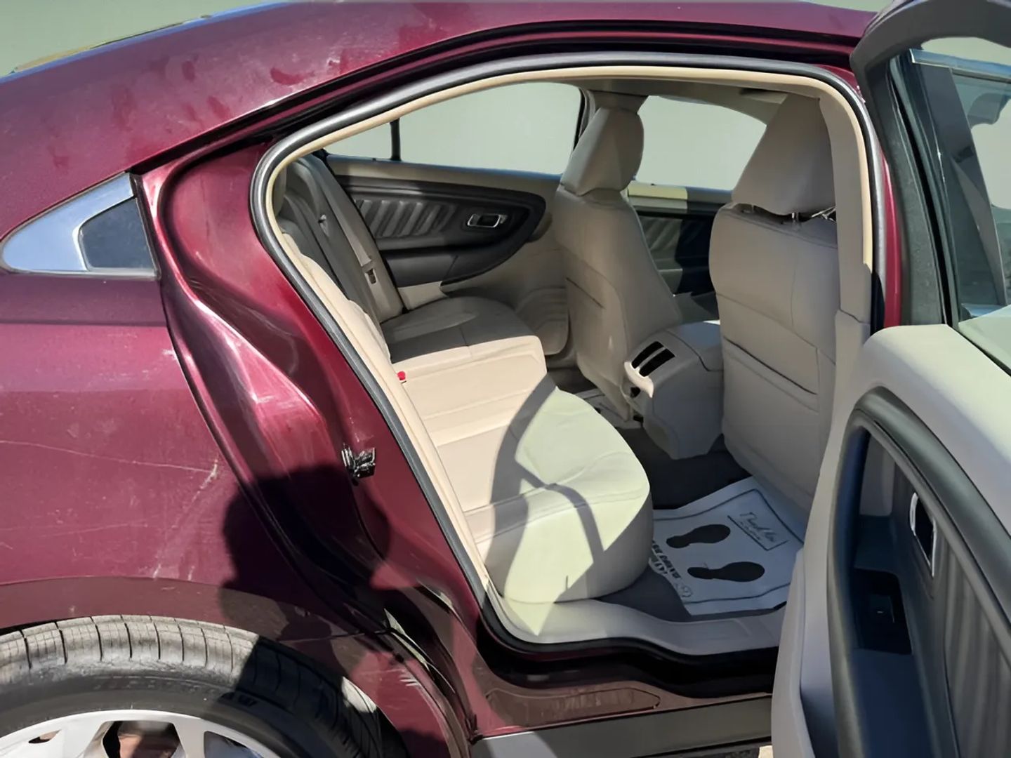 Photo 8 of this Ford Taurus