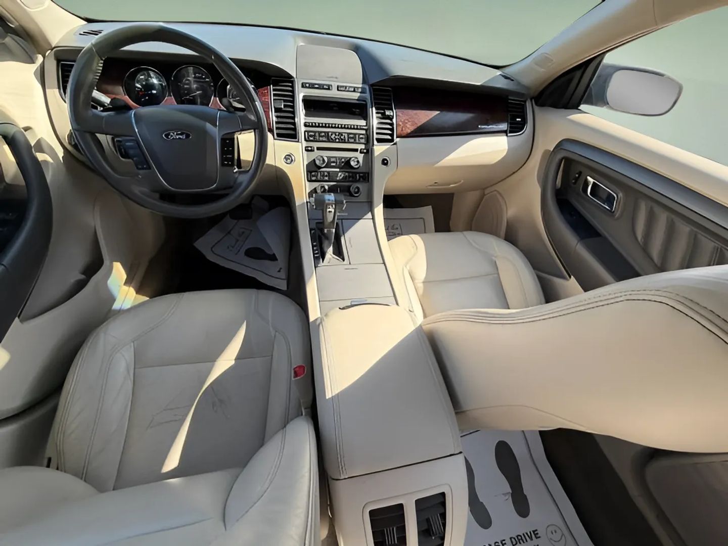 Photo 11 of this Ford Taurus