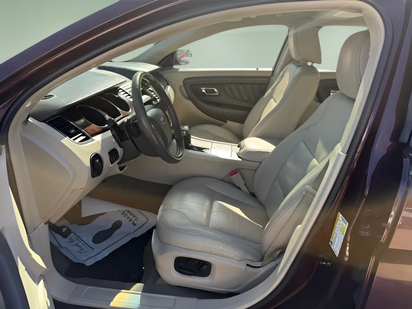 Photo 13 of this Ford Taurus