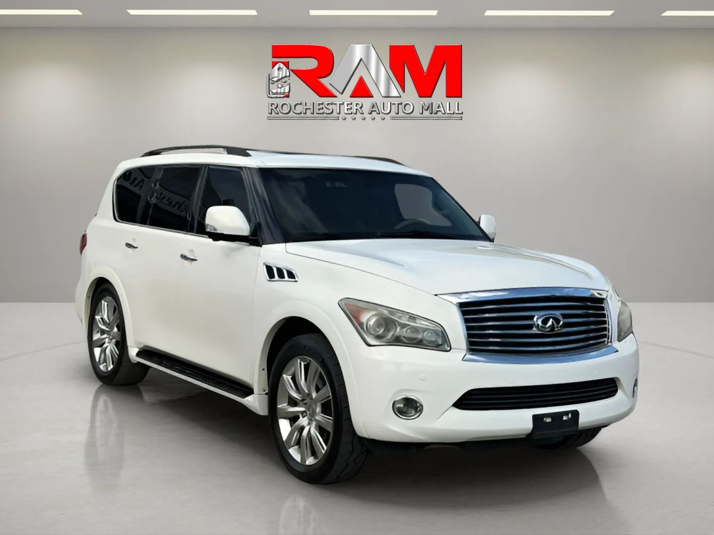 Infiniti QX80 photo 3
