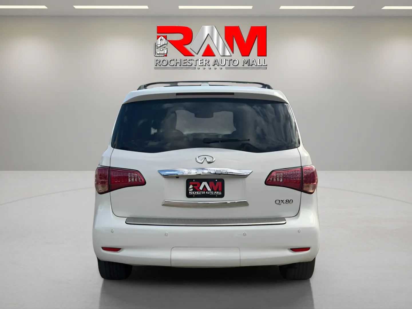 Infiniti QX80 photo 4
