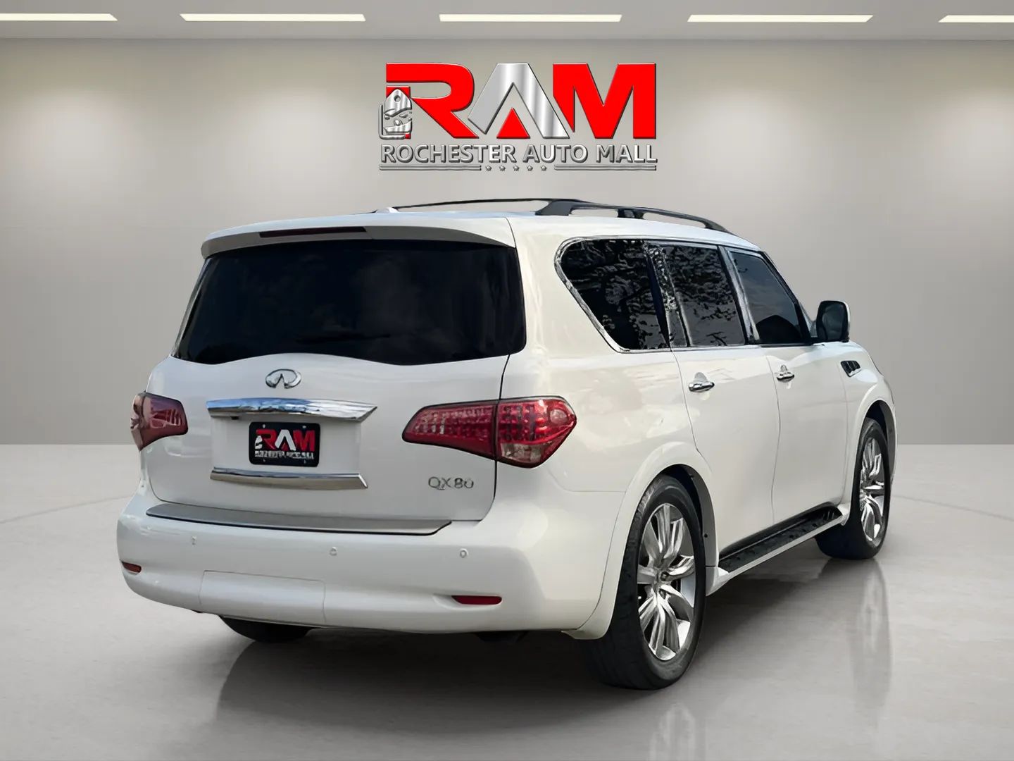 Infiniti QX80 photo 5