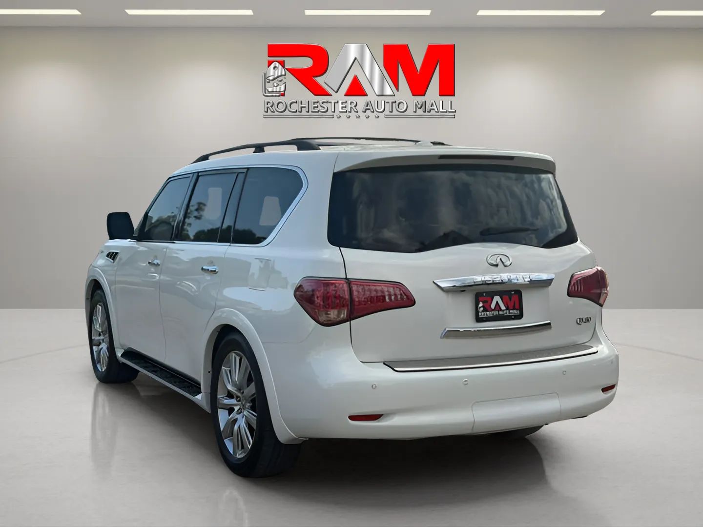 Infiniti QX80 photo 6