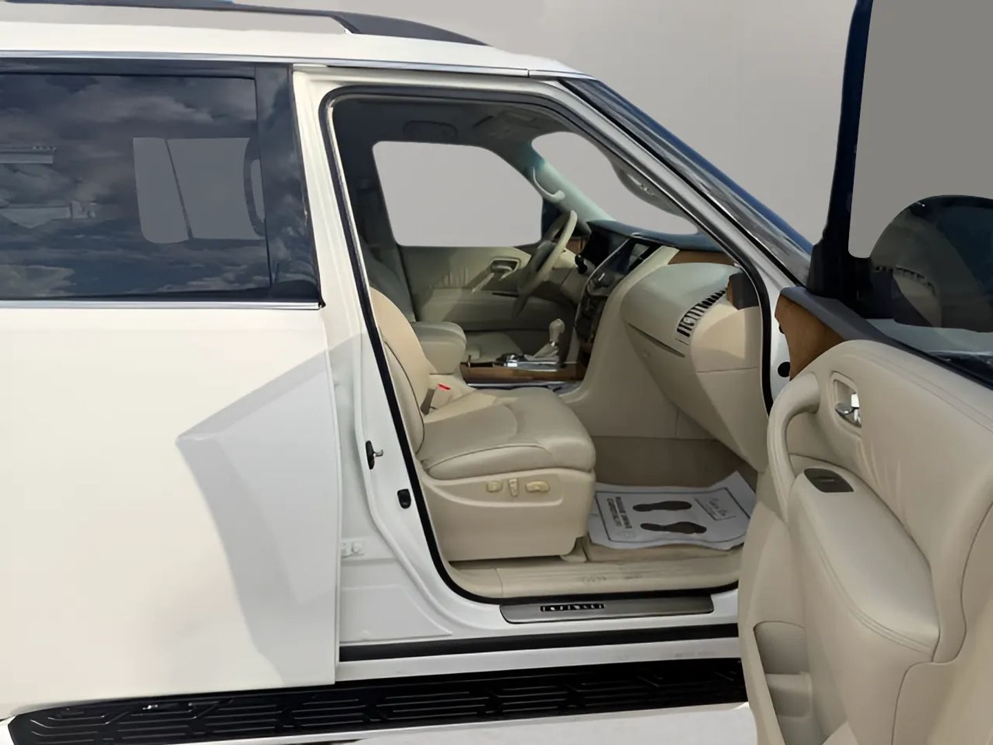 Infiniti QX80 photo 9