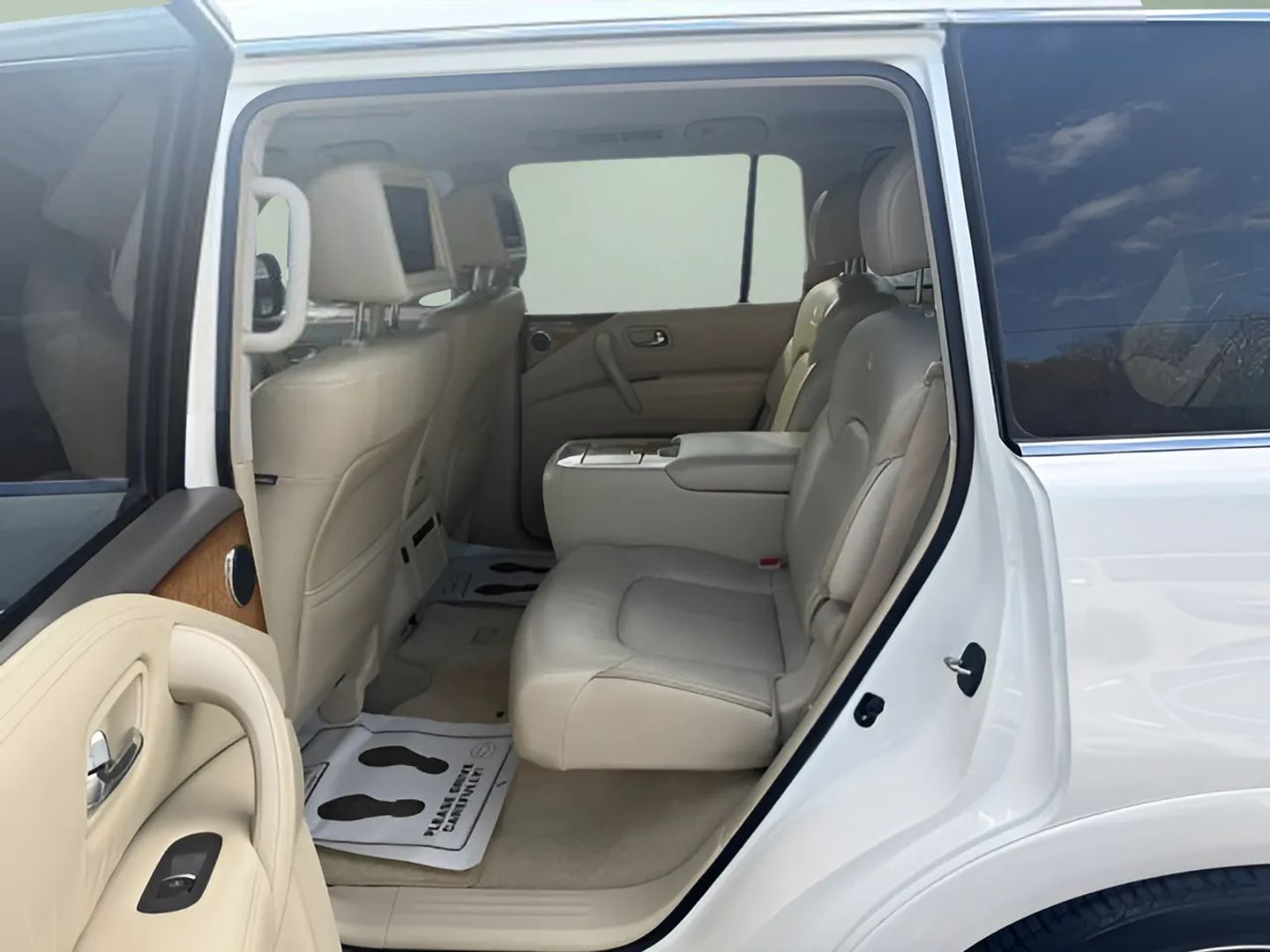 Infiniti QX80 photo 10