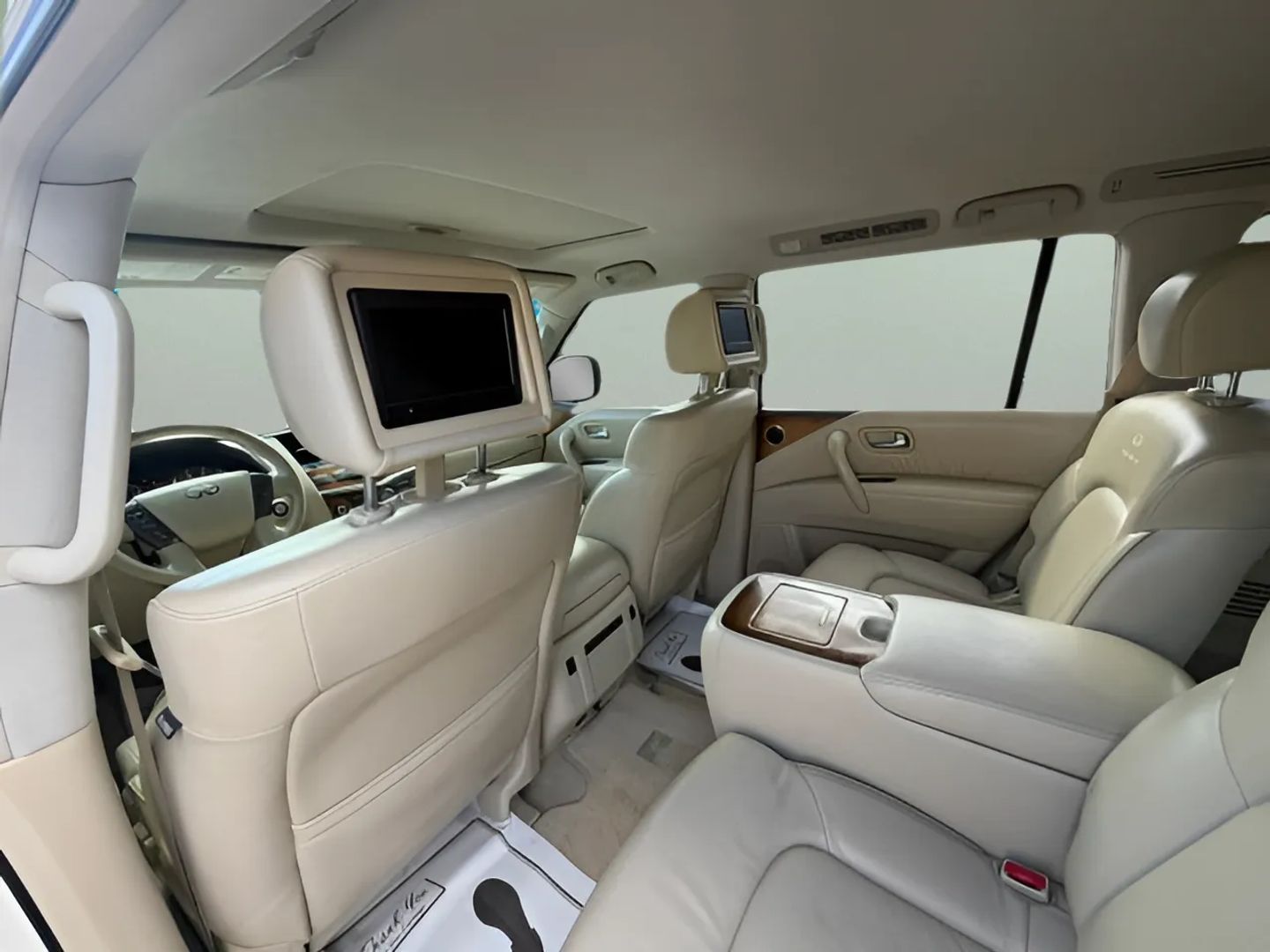 Infiniti QX80 photo 13