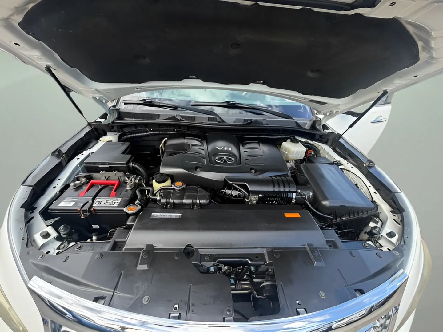 Infiniti QX80 photo 15