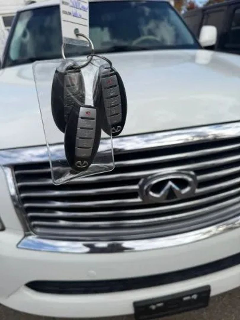 Infiniti QX80 photo 20