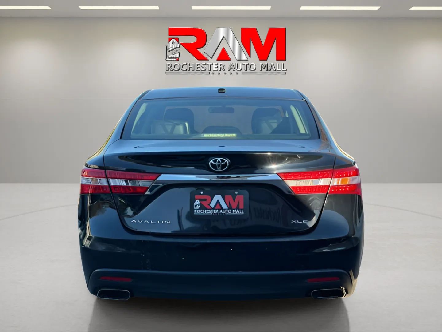 Photo 4 of this Toyota Avalon