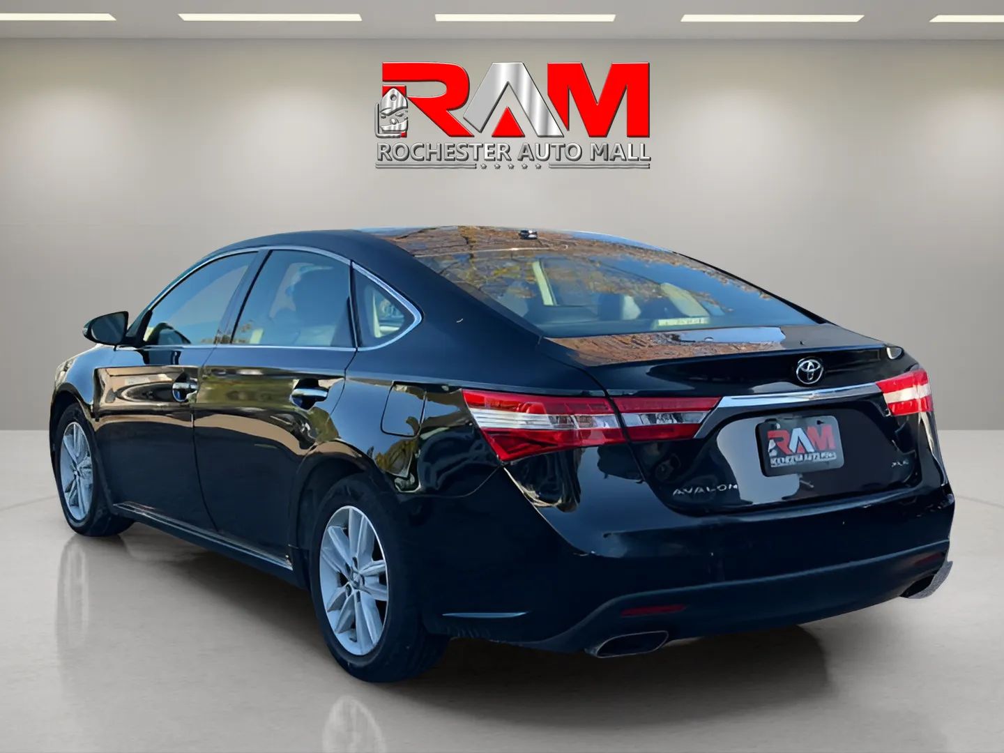 Photo 6 of this Toyota Avalon