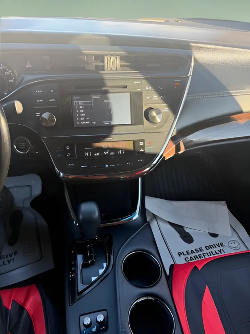 Photo 12 of this Toyota Avalon