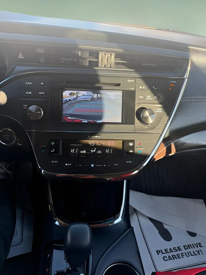 Photo 13 of this Toyota Avalon