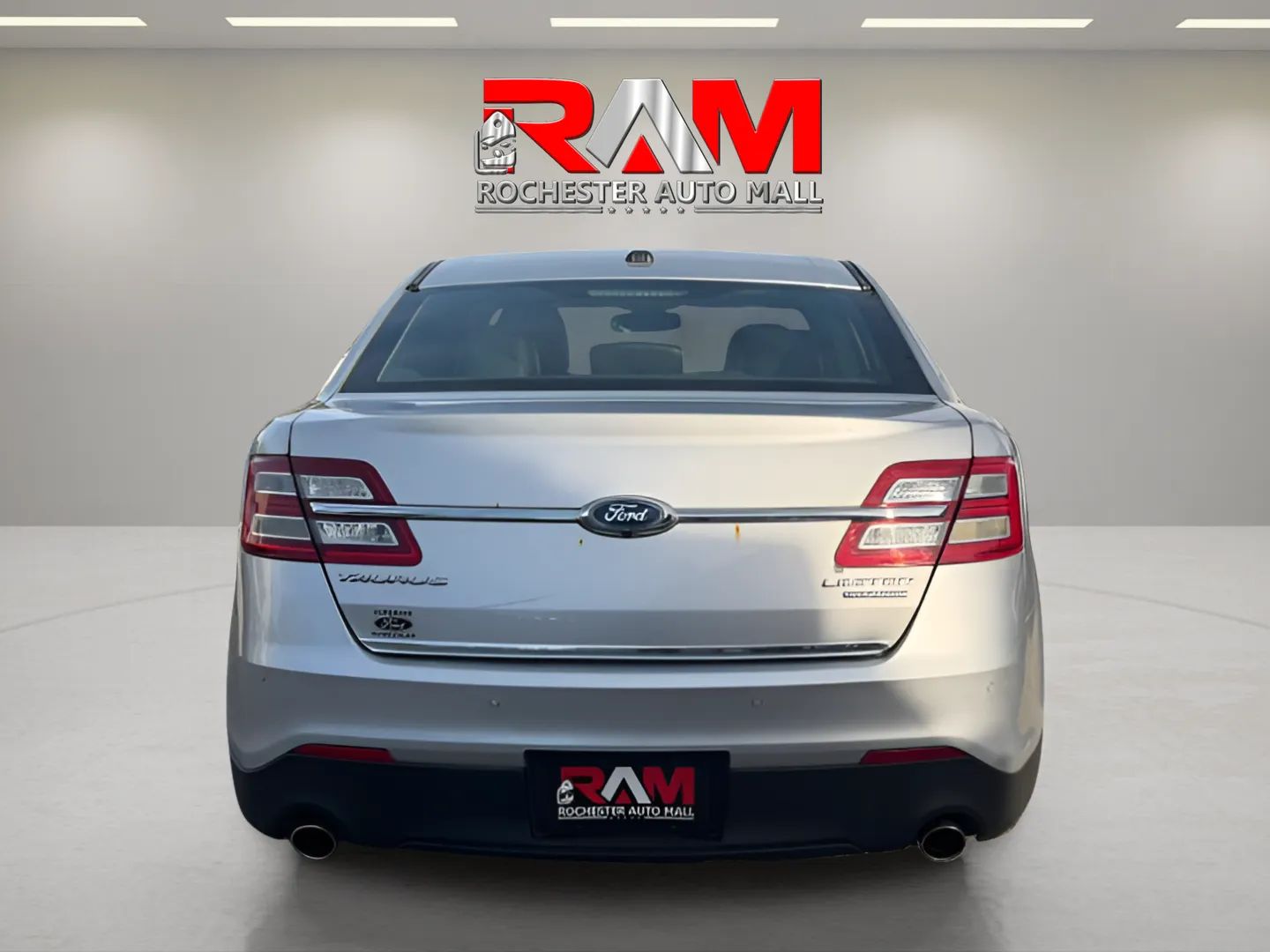Photo 4 of this Ford Taurus