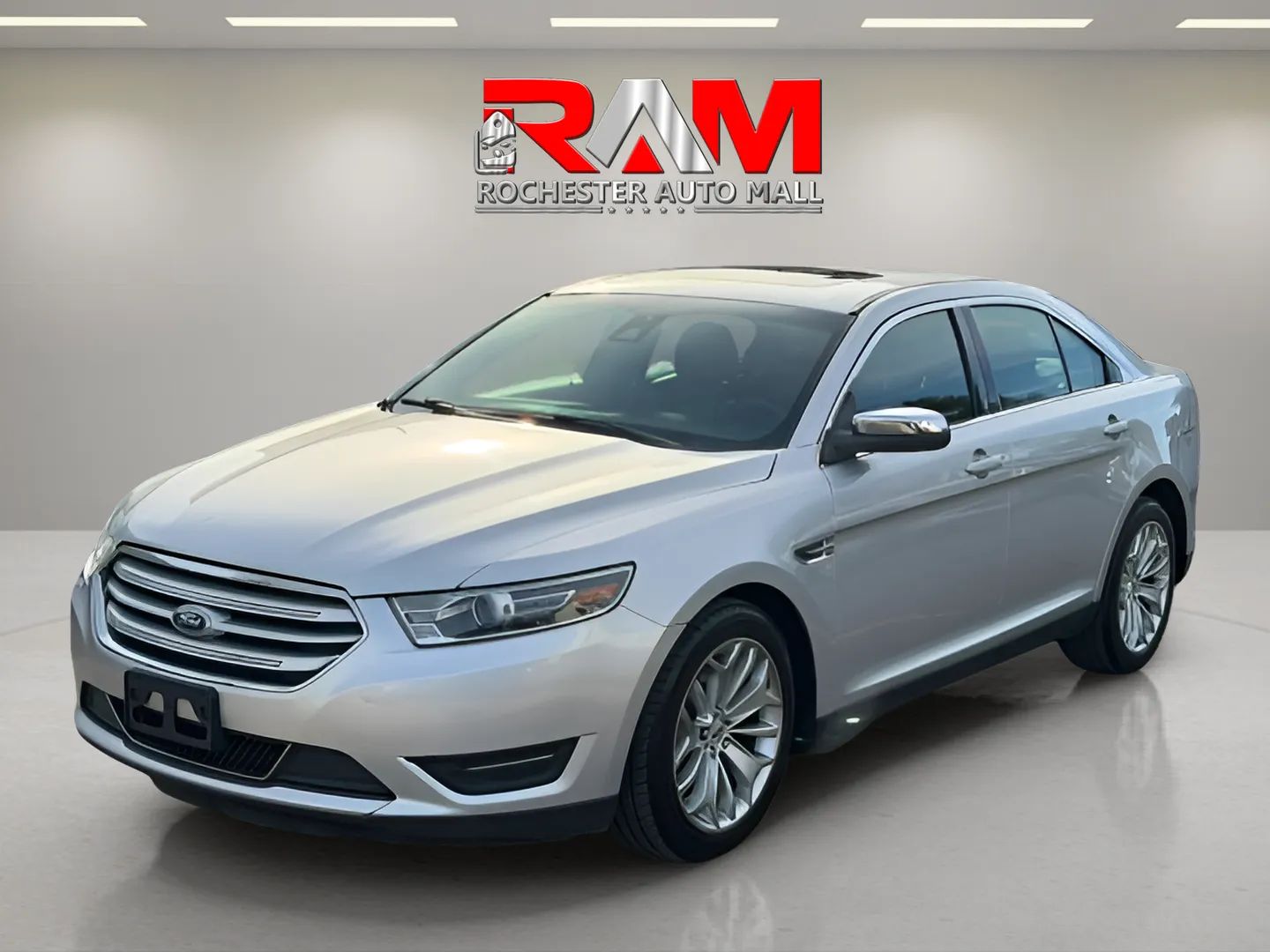 Photo 3 of this Ford Taurus