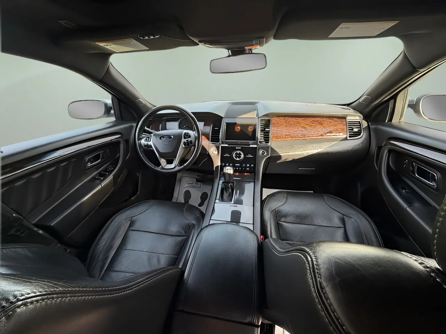 Photo 10 of this Ford Taurus