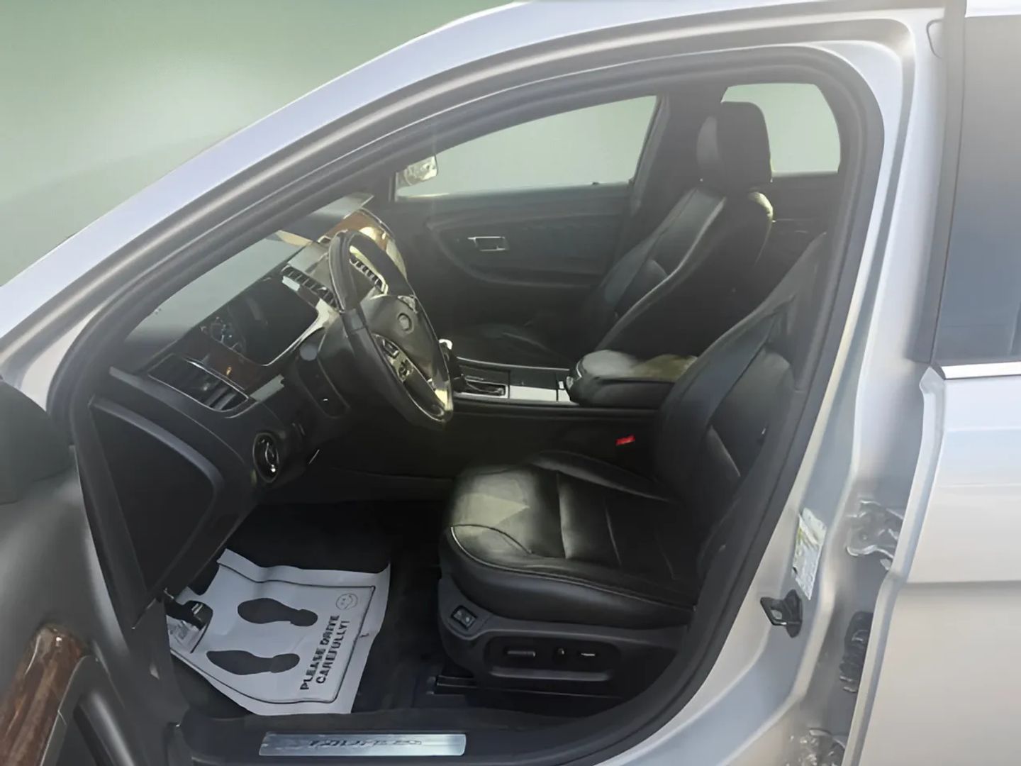 Photo 12 of this Ford Taurus