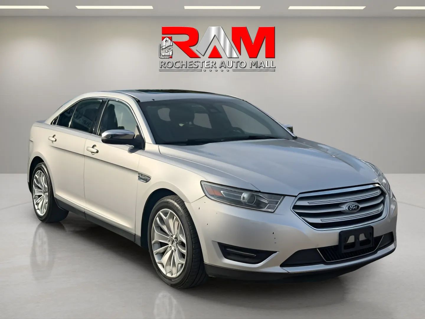 Photo 2 of this Ford Taurus