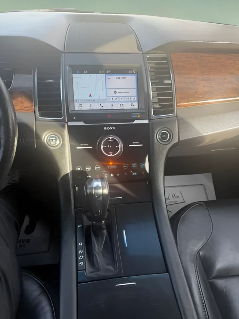 Photo 14 of this Ford Taurus