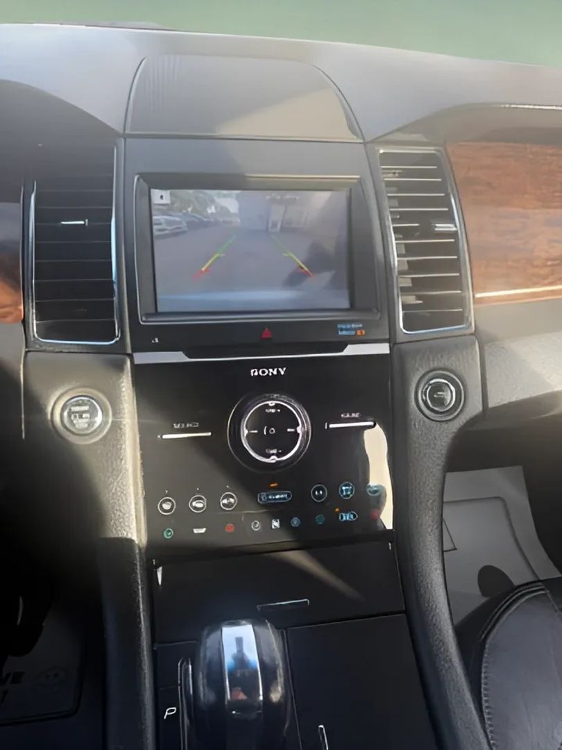 Photo 15 of this Ford Taurus