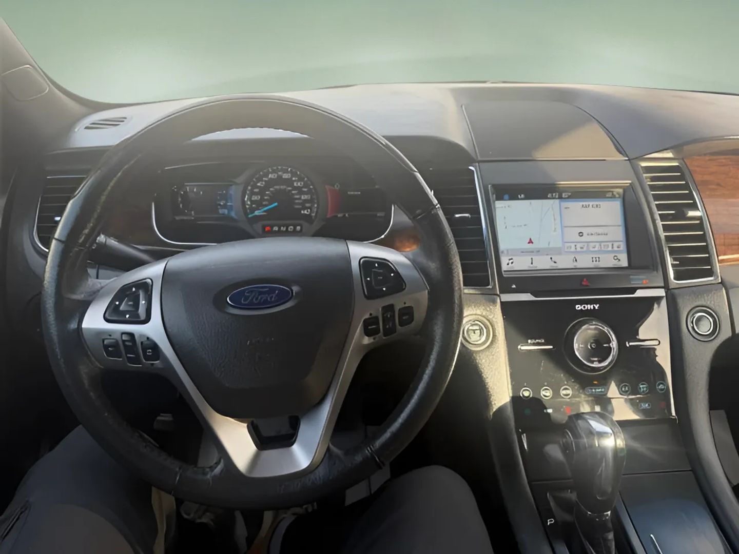 Photo 17 of this Ford Taurus