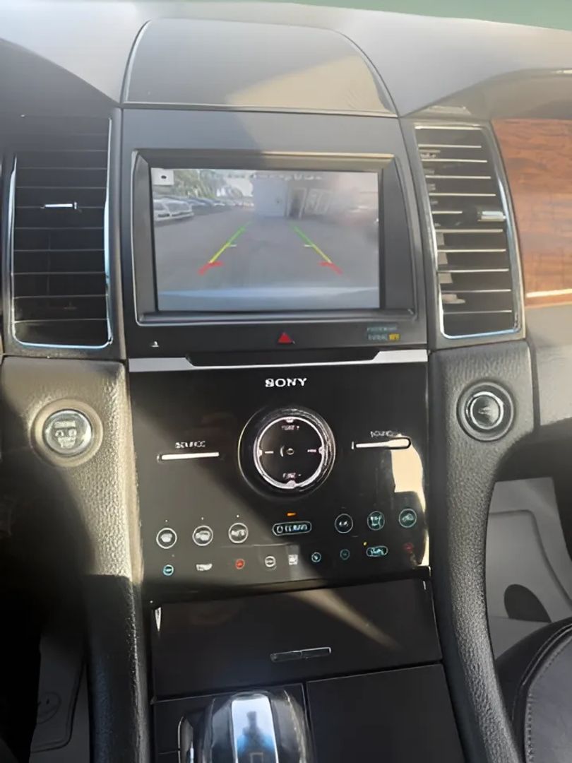 Photo 18 of this Ford Taurus