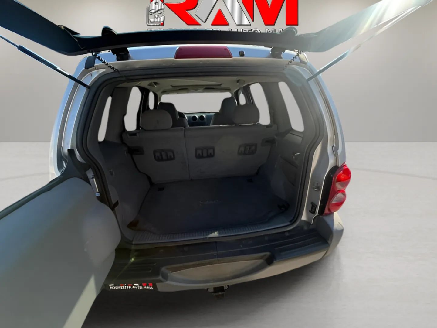 Photo 11 of this Jeep Liberty