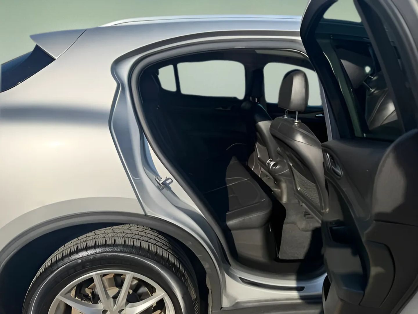 Photo 8 of this Alfa Romeo Stelvio