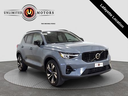 2023 Volvo XC40 Plus Dark Theme
